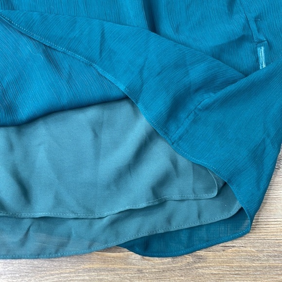 Banana Republic Women’s Turquoise Ruffle Collar Long Sleeve Blouse, size XL - Picture 6 of 10